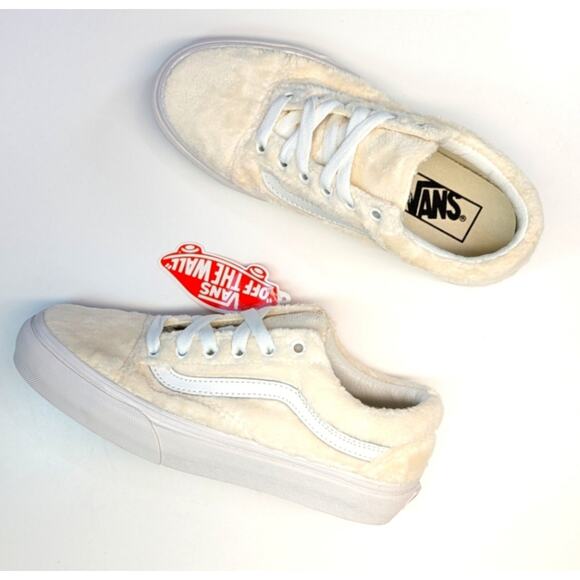 VANS Old Skool Sherpa Faux Fur Women's Low Top Lace-Up Sneakers White, Size 8.5 - Picture 1 of 5